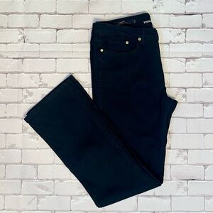 Women’s Straight Leg Dark Wash Jeans — Classic Everyday Style